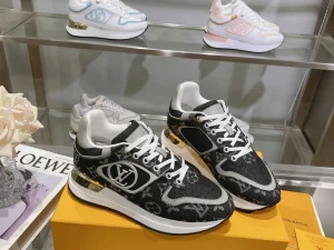 Replica Louis Vuitton Run Away